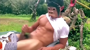 09【個人撮影】筋肉バキバキ消防士が非番の草刈り中にねっとりオ●ニーでズル剥けチ●ポを慰める指使いがいやらしすぎる…堪らずﾄﾞﾋﾟｭｯﾄﾞﾋﾟｭｯ!!なんと滴るザ●メンを缶コーヒーに…!！？