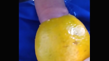 Comendo laranja