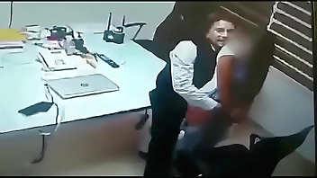 Se la coje en la entrevista video completo: http://www.allanalpass.com/A4qjY