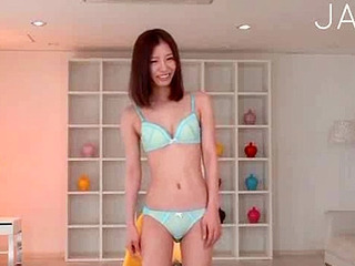 Juicy Nippon teen's finger fucking her furry fist