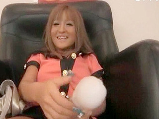 Tokyo Nippon's Sexy Petite Jap, Knee-tistic BJ Savior