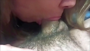 énorme charge de sperme dans la bouche apres une fellattion baveuse