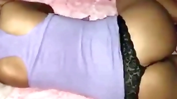 मैं अपनी फूहड़ सौतेली बहन के कमरे में घुस गया और उसे गर्भवती कर दिया