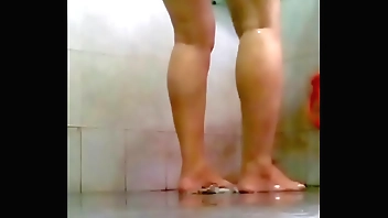Desi Bhabhi Full Nude During Shower