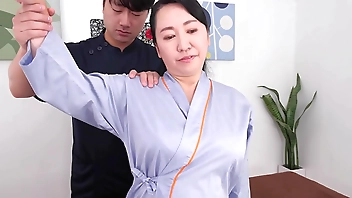 A Big Boobs Chiropractic Clinic That Makes Aunts Go Crazy With Her Exquisite Breast Massage Yuko Ashikawa