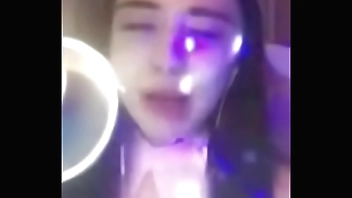 网红女主播喝高了一言不合把衣服都脱了让大家饱眼福