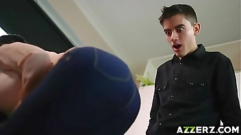 Horny MILF Valentina Ricci bangs with Jordi