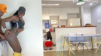 Jefao oficial was introduced a friend to his cousin fernanda chocolatte, and ended up fucking her hiding from karen oliver