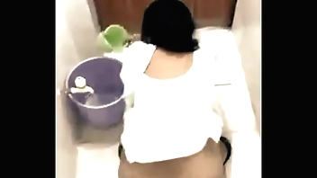 Muslim big ass aunty peeing hidden cam