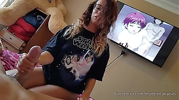 Chica friki quiere una polla dura por su culo