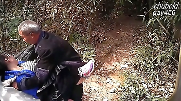 Ông già chơi đỉ trong rừng quá hay goo.gl/TzdUzu