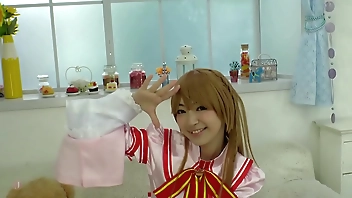 【最強属性】可愛い女の子のコスプレ三変化、ブラをめくって乳首を覗かれ恥じらう表情さえエロく感じる