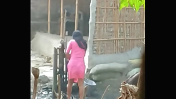 Desi in bathe so saxy