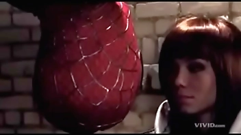 La escena más romántica de Spiderman....El hombre araña