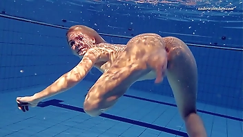 Hot Elena shows what she can do under water