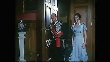 Italian vintage porn: dirty shadows puppet of a blow job!