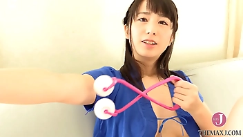 セミヌード美女が画面越しに甘い目で全世界の男を誘惑する [buna-001]