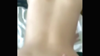 19歲年輕嫩妹中出