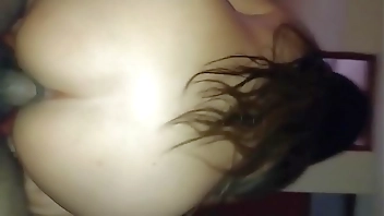 प्रेमिका के लिए गुदा और वह दर्द में चिल्लाती है