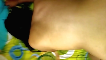 Amiga se deja coger a cambio de ayuda