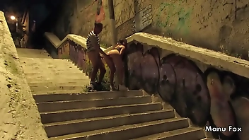 Câmera de segurança flagra casal transando na rua em Buenos Aires - Casal Badarox Manu Fox e Rubens Badaró (video completo no RED)