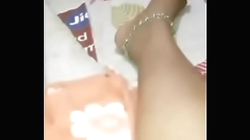 मेरे बीबी का चुत दूध का मजा लो