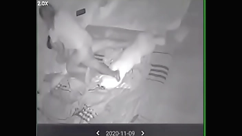 Quay lén phòng ngủ