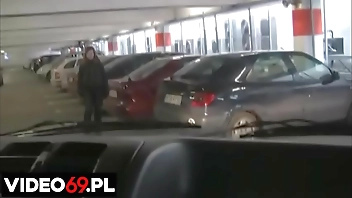 Polskie porno - Galerianka robi gałę