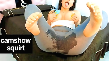 CAMSHOW - Sexy Latina SO hot Webcam Squirt Leggings wevibe masturbating on bed - Latina teen Webcam Squirt Leggings