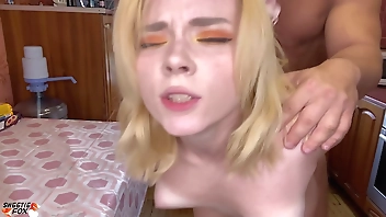 Hot Girl Sensual Sucking for Breakfast Cock and had Sex - Cum on Face