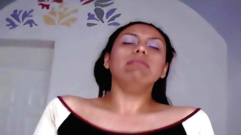 My boyfriend takes me to a motel to fuck me without knowing that other guys had already fucked me before, leaving me covered in semen, he only thinks that I am very wet