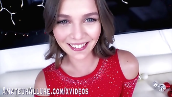 STELLA SEDONA STOPS BY FOR A HOLIDAY TREAT