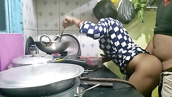 The maid who came from the village did not have any leaves, so the owner took advantage of that and fucked the maid (Hindi Clear Audio)