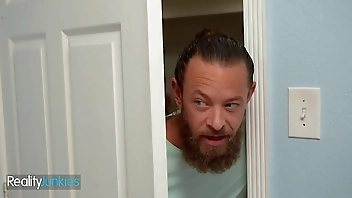 (Brad Newman) Fucks And Fills His GF’s (Alyx Star) Pussy With His Cum - Reality s