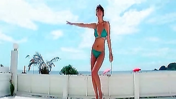 Japanese cutie shows off her stunning curves in revealing beachwear